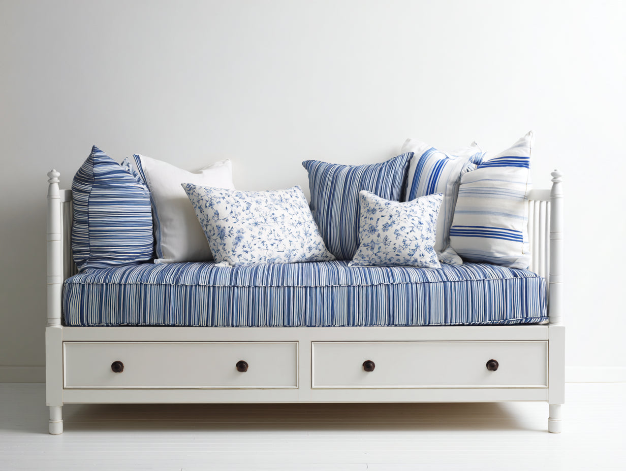 Sofás cama de madera 200x95x90 cm color blanco y azul con 2 cajones y tapizado a rayas diseño costero